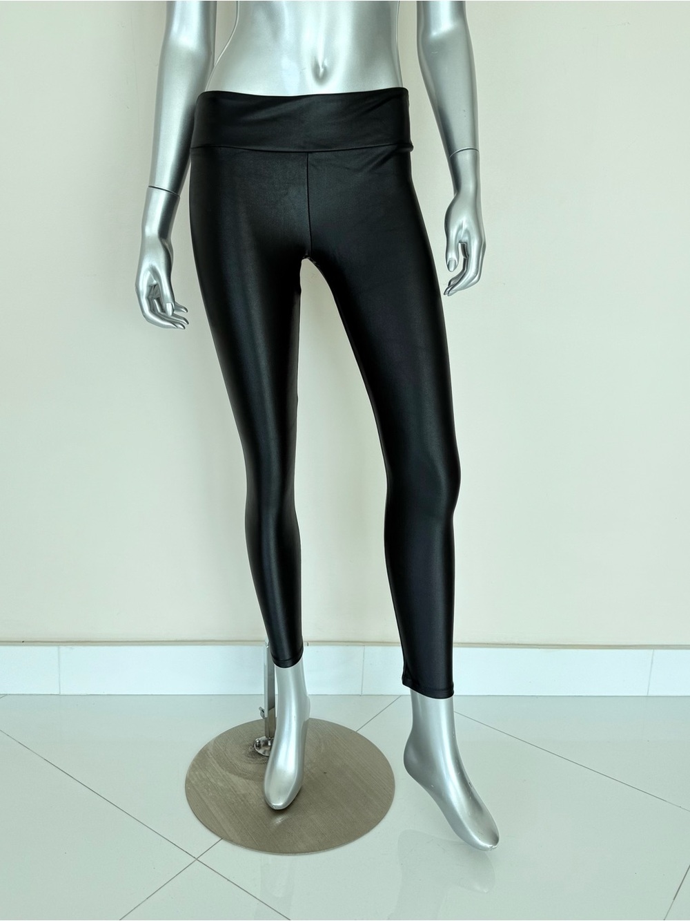 NWT!!! NOLI Yoga women leggings size M Retail 80$